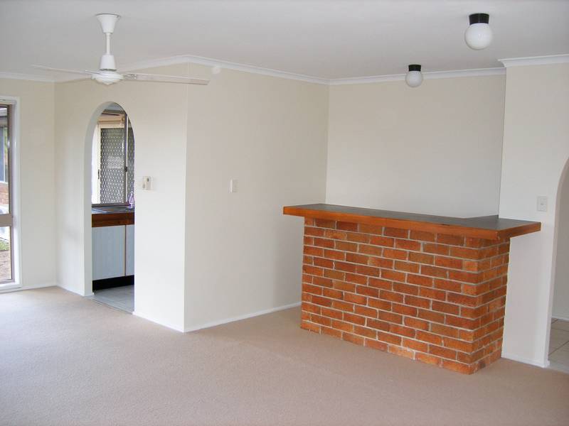 LARGE 4 BEDROOM FAMILY HOME Picture