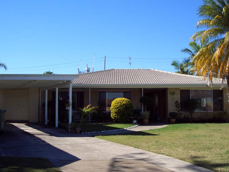 3 BEDROOM FAMILY HOME Picture 1