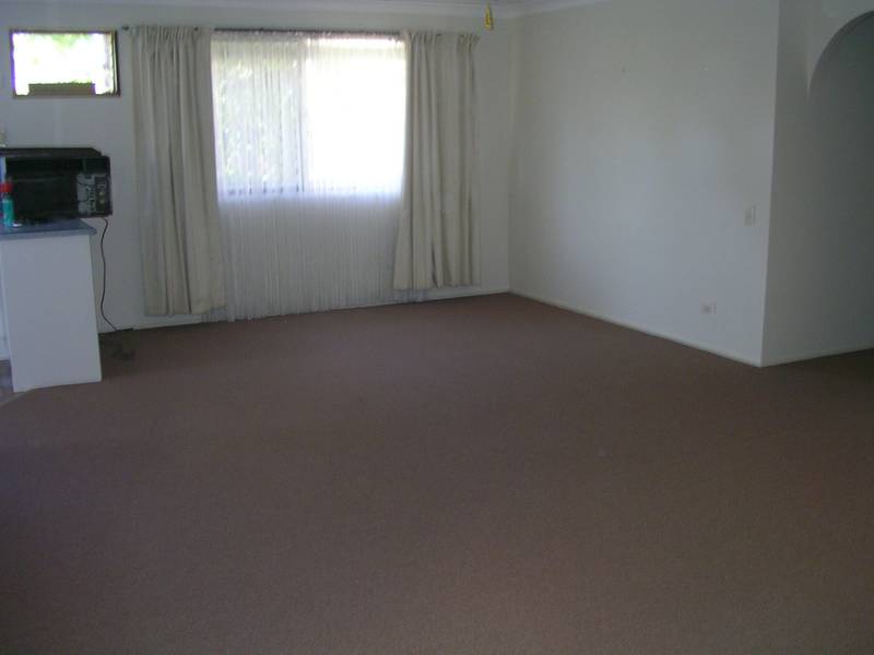 LARGE 2 BEDROOM DUPLEX - SMALL PET WILL BE CONSIDERED! Picture