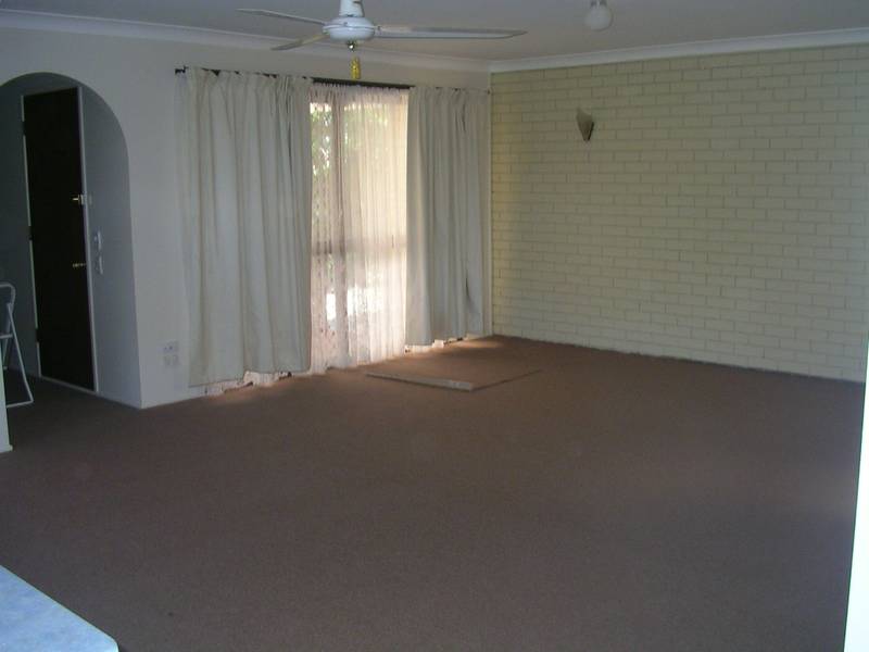 LARGE 2 BEDROOM DUPLEX - SMALL PET WILL BE CONSIDERED! Picture