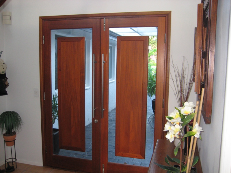 EXECUTIVE STYLE OVERLOOKING CANAL!!! Picture