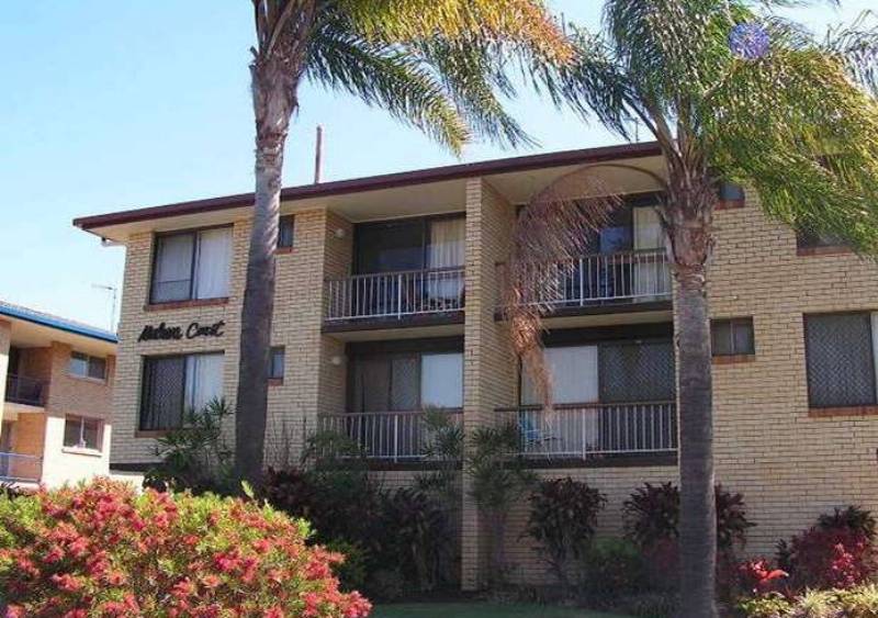 RENOVATED TOP FLOOR UNIT - FULLY FURNISHED! Picture 1