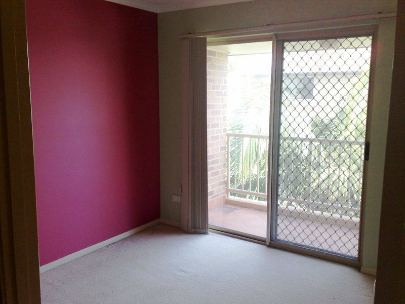 PRIME LOCATION - TOP FLOOR UNIT WITH VIEWS TO THE OCEAN!! Picture 3