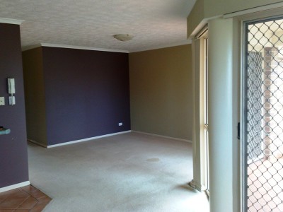 PRIME LOCATION - TOP FLOOR UNIT WITH VIEWS TO THE OCEAN!! Picture