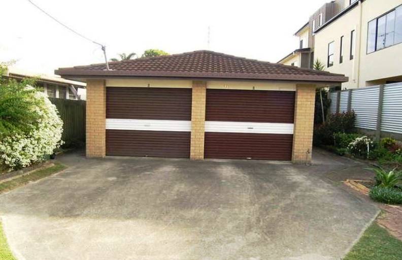 CUTE 2 BEDROOM DUPLEX ONLY 150m TO THE BEACH Picture 2