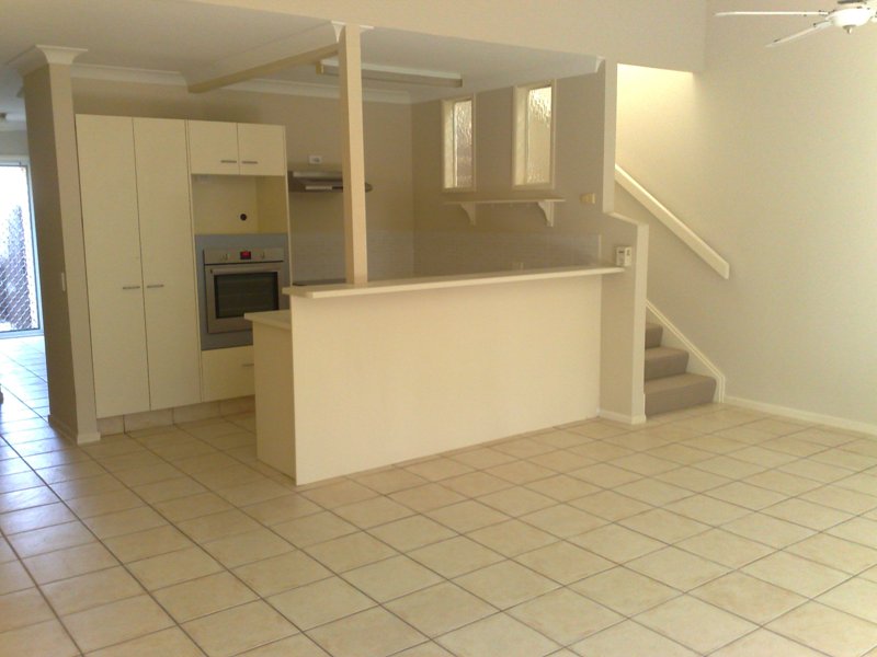 NEAT & TIDY TOWNHOUSE Picture