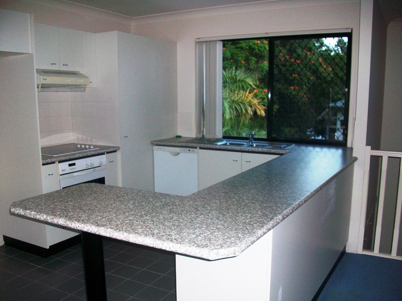 TOWNHOUSE IN PEACEFUL SETTING CLOSE TO BEACH! Picture