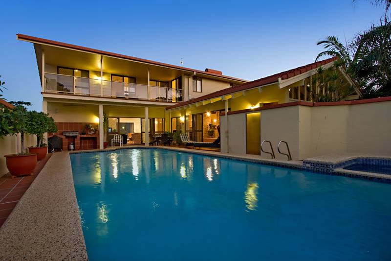 "60 SQUARE HOME ~ 6 BEDROOMS ~ 6 CARS ~ BRING THE 