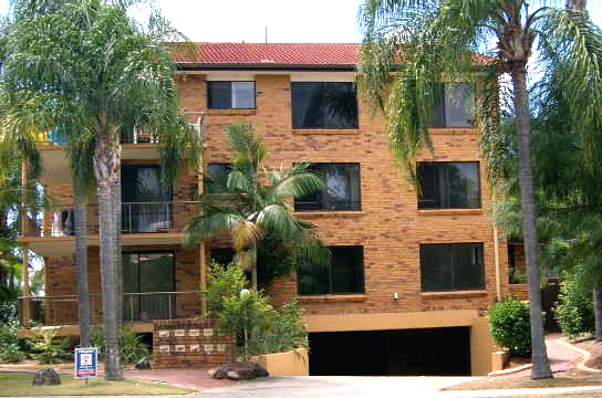 LARGE & AIRY REFURBISHED 2 BEDROOM UNIT!! Picture 1