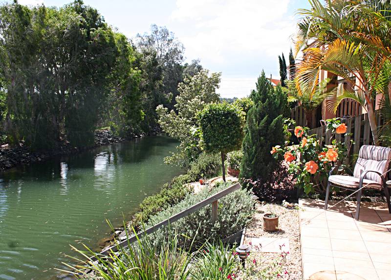 Must Sell - Waterfront Townhouse ! Picture 2