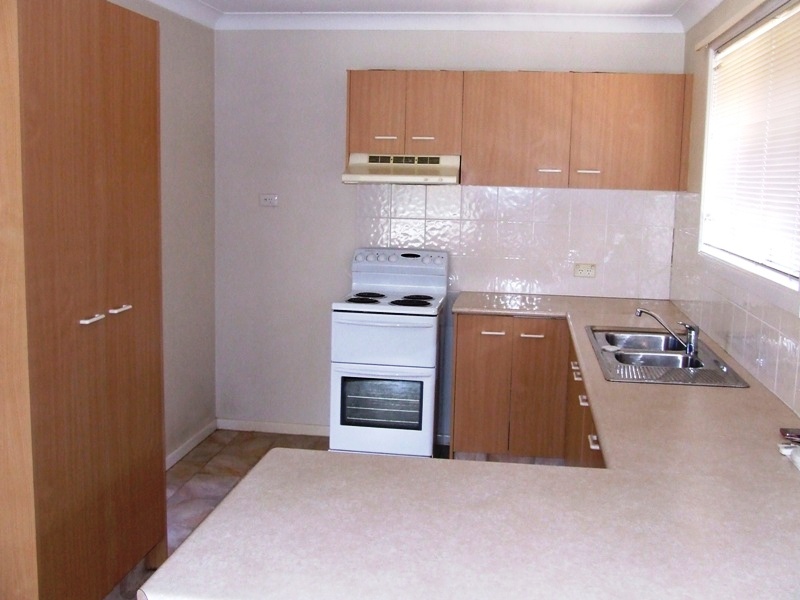CENTRAL LOCATION!! 3 BEDROOM HOUSE ONLY A SHORT WALK TO ALL YOU NEED!! Picture 1