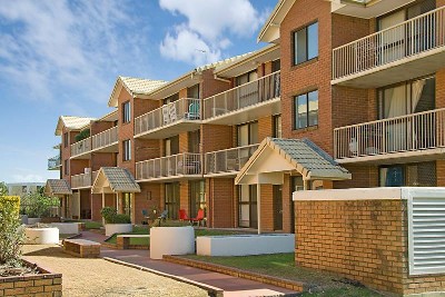 MODERN 2 BEDROOM UNIT!! ONLY A HOP, SKIP & JUMP TO THE BEACH!! Picture