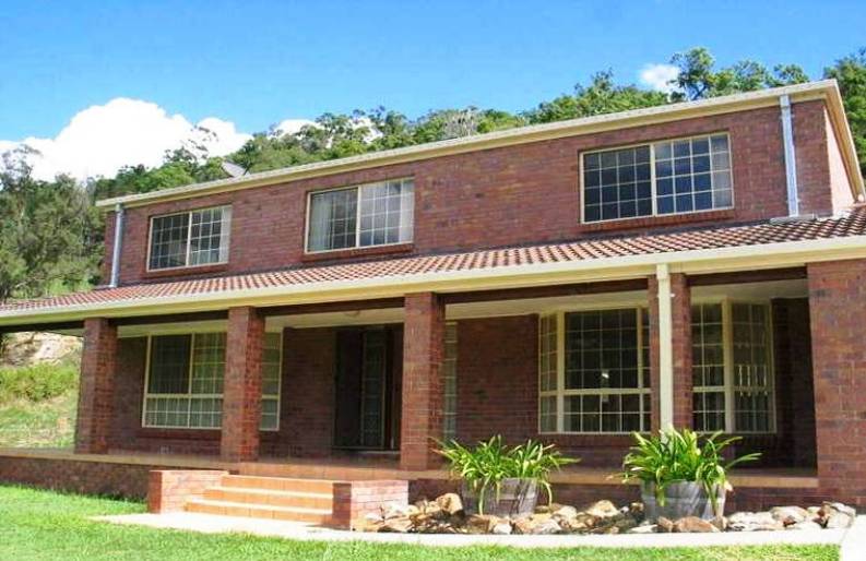 5 BEDROOM HOME NESTLED ON 2 ACRES!! Picture 1