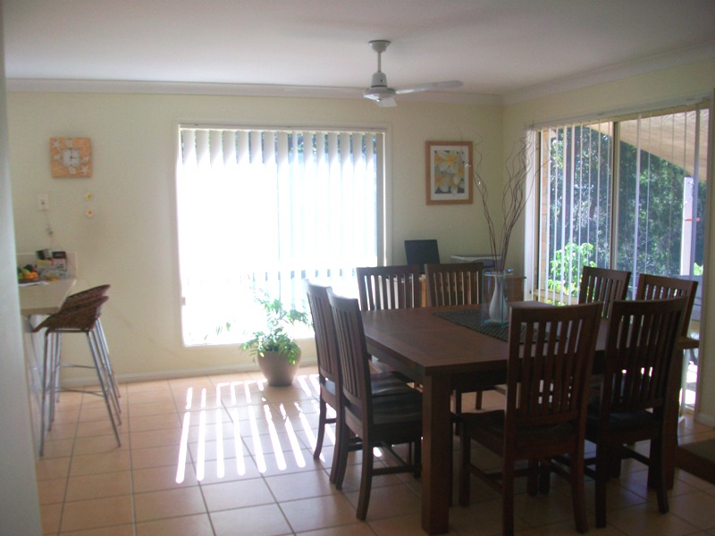 PERFECT FAMILY HOME IN LAKEWOODS ESTATE!! Picture 3