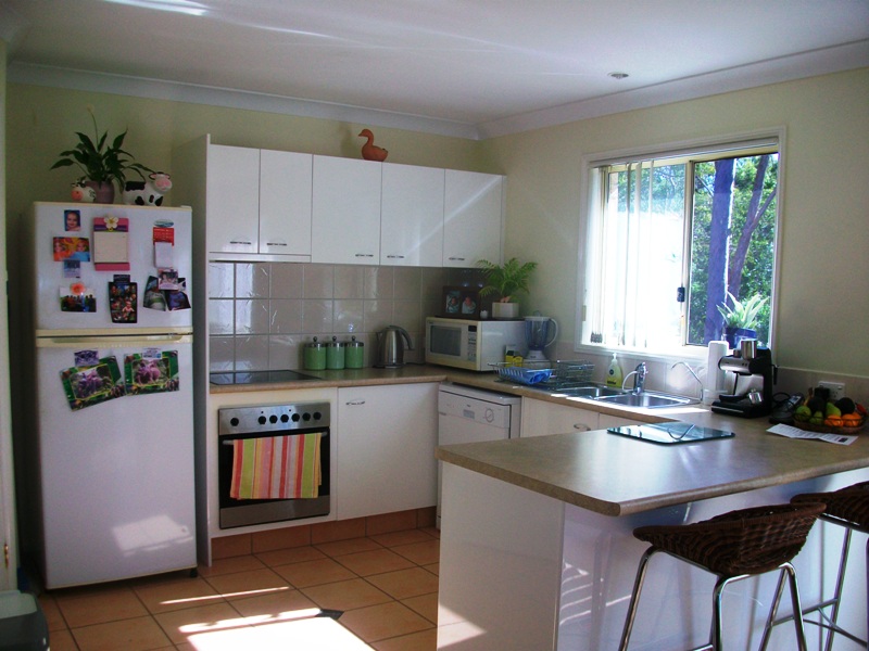 PERFECT FAMILY HOME IN LAKEWOODS ESTATE!! Picture 2