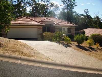 PERFECT FAMILY HOME IN LAKEWOODS ESTATE!! Picture PERFECT FAMILY HOME IN LAKEWOODS ESTATE!! Picture