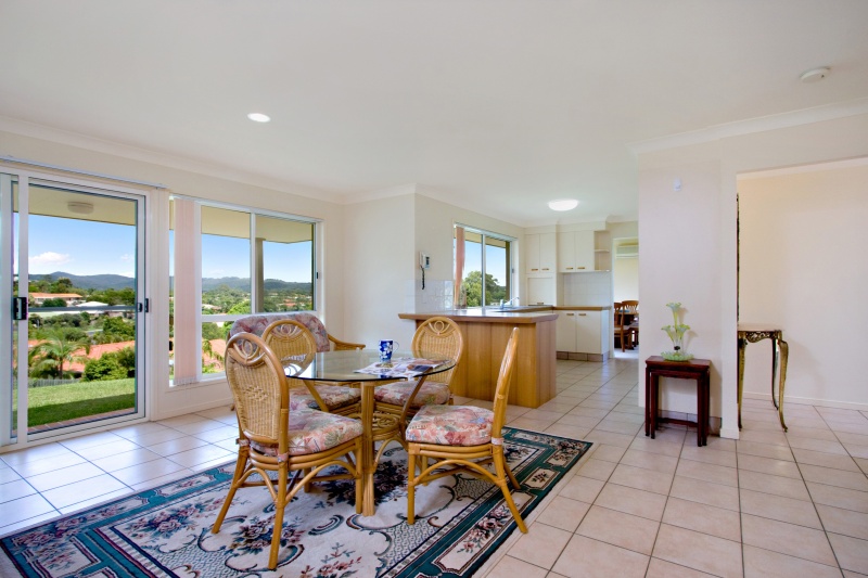 Great Home, Great Outlook, Great Yard for the Kids ! Picture 2