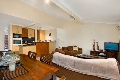 Classic townhouse in Currumbin Picture Classic townhouse in Currumbin Picture