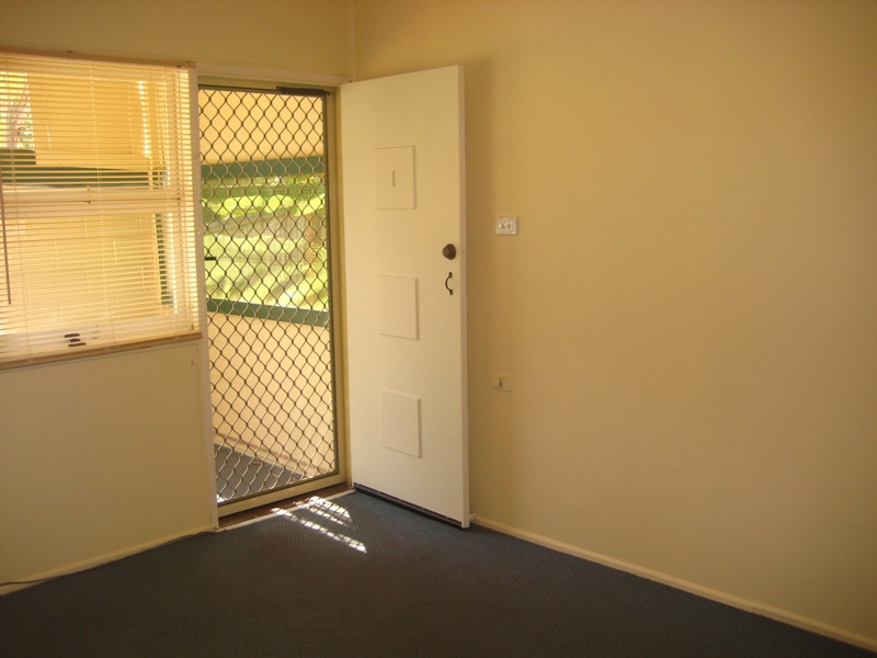 TOP LOCATION FOR SUMMER!! Picture 3