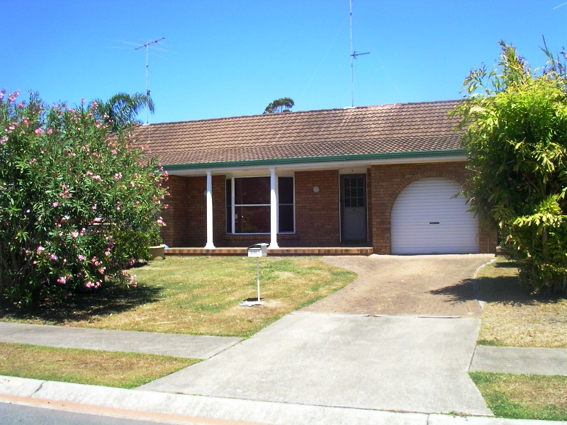 2 BEDROOM RENOVATED DUPLEX - WILL ALLOW A SMALL PET!! (CORNER OF COTINGA
CRESCENT) Picture 1