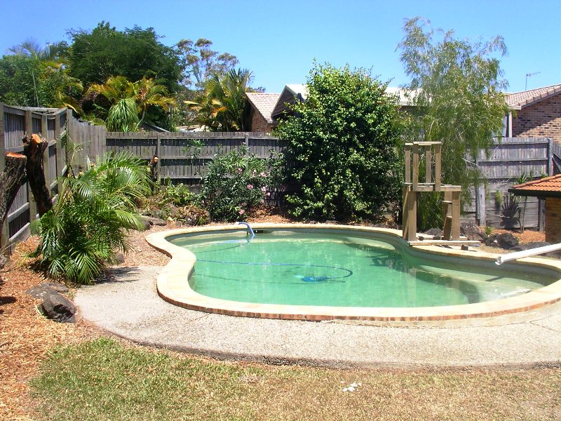 3 BEDROOM FAMILY HOME WITH AIR CON & INGROUND POOL - PERFECT FOR SUMMER!! Picture 2