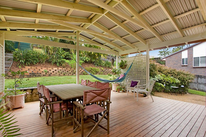 Bargain Buying in Central Elanora Cul de Sac Picture 1