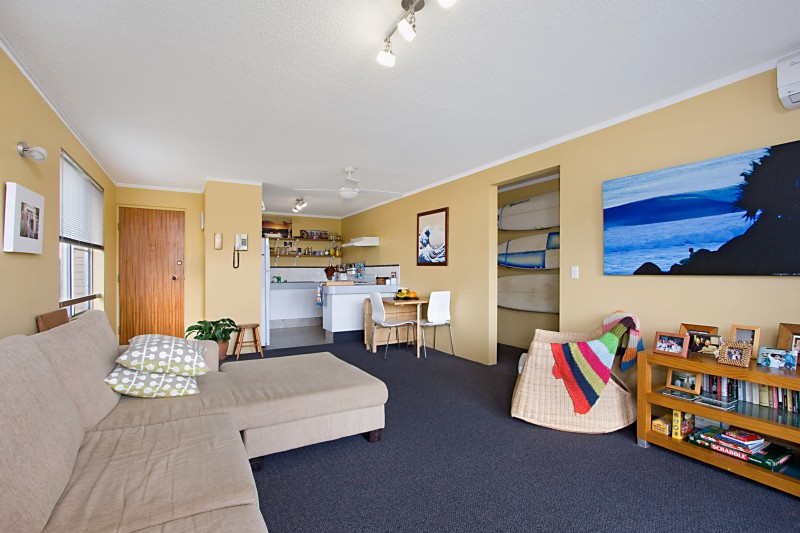 283 Metre Walk to the Beach Picture 1