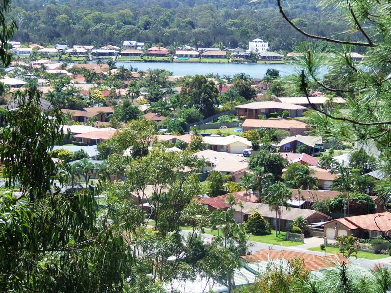 ELEGANT 4 BEDROOM FAMILY HOME SPLIT OVER 3 LEVELS - PERFECT FOR ENTERTAINING!! Picture 3