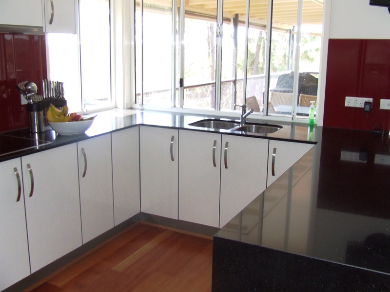 ELEGANT 4 BEDROOM FAMILY HOME SPLIT OVER 3 LEVELS - PERFECT FOR ENTERTAINING!! Picture 2