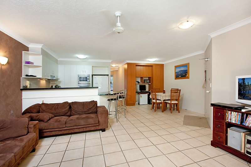 MODERN BEACHSIDE UNIT ~ DIRECT ACCESS TO BEACH ~ JUST $369,000 Picture 2