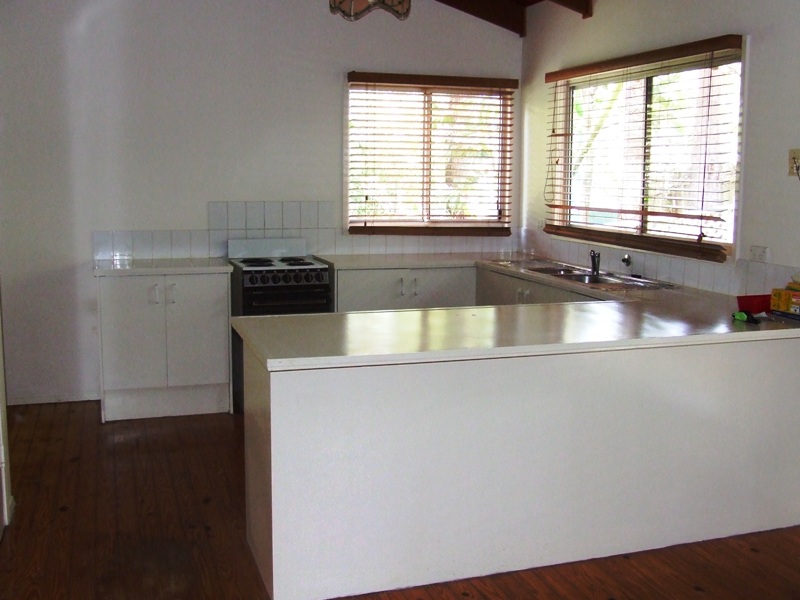 CATCH THE BREEZE - THREE BEDROOM HOME WITH ENSUITE!! Picture 1