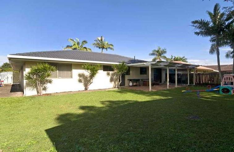 3 BEDROOM FAMILY HOME WITH PLENTY OF EXTRA STORAGE!! PET OK!! Picture 3