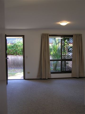 WALK TO BEACH!! Picture 3