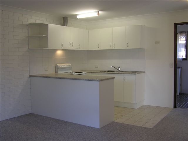 WALK TO BEACH!! Picture 2