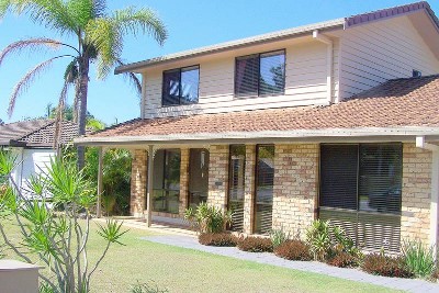 WELL PRESENTED FAMILY HOME WITH IN-GROUND POOL!! Picture