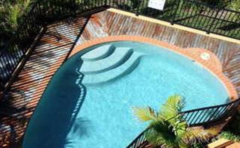 2 BEDROOM UNIT WITH POOL - WALK TO BEACH!! Picture 3