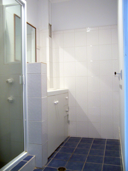 2 BEDROOM UNIT WITH VIEWS! Picture 3