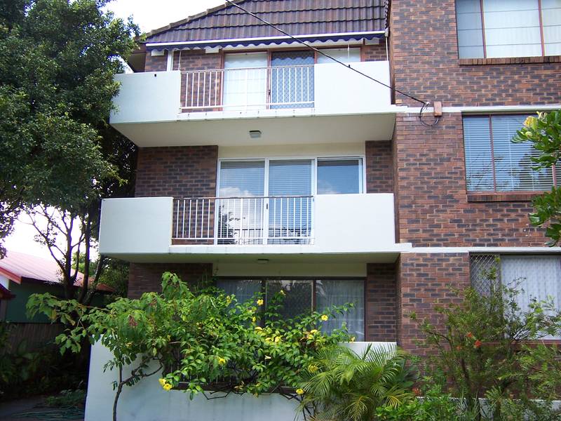 A hop, skip & jump to the beautiful Currumbin Beach Picture 1