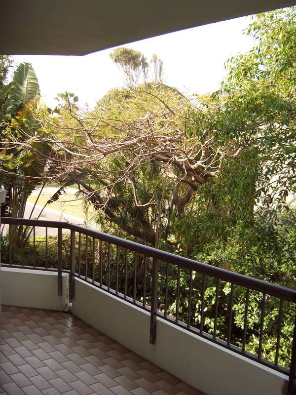 2 BEDROOM UNIT - 100M FROM THE BEACH! Picture 1