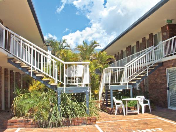 Unit under $200,000 !!! Picture 2
