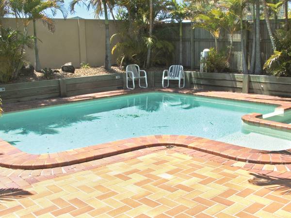 Unit under $200,000 !!! Picture 3