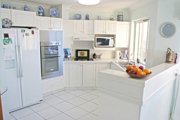 THREE BEDROOMS BEACHSIDE Picture 3