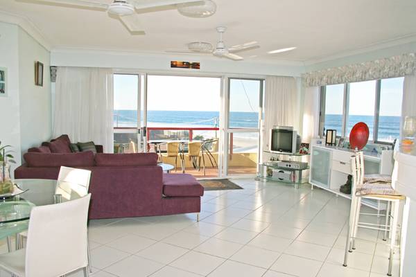 THREE BEDROOMS BEACHSIDE Picture 2