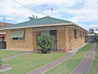 700m TO THE BEACH!! 4 bedroom house that's Surfboard and Wheelchair Frindly... Picture