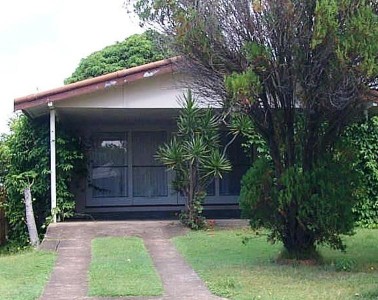 OLDER STYLE BEACH SHACK!! Picture OLDER STYLE BEACH SHACK!! Picture