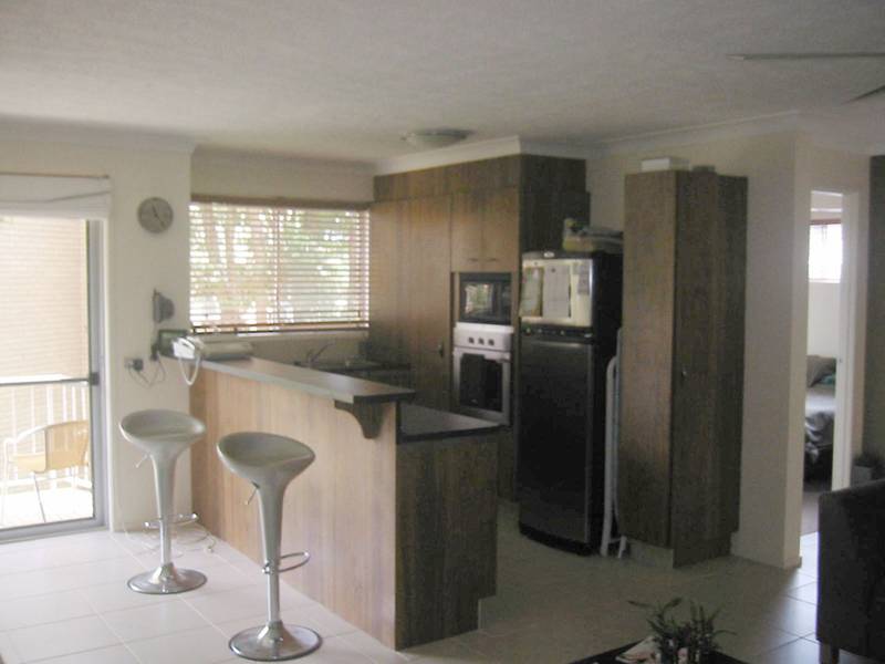 GREAT LOCATION - ONLY 200m TO THE BEACH!! Picture 2