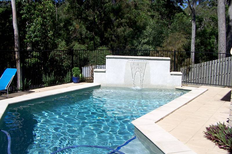 MODERN FAMILY HOME IN LAKEWOODS ESTATE!! Picture 1