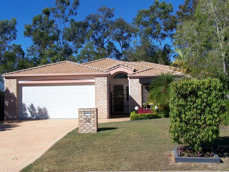 MODERN FAMILY HOME IN LAKEWOODS ESTATE!! Picture 2