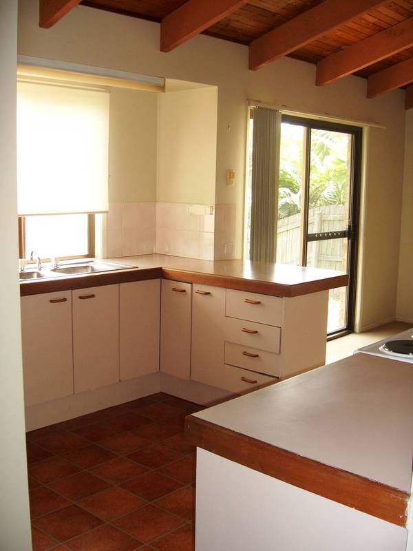 NEAT & TIDY 3 BEDROOM FAMILY HOME Picture 2