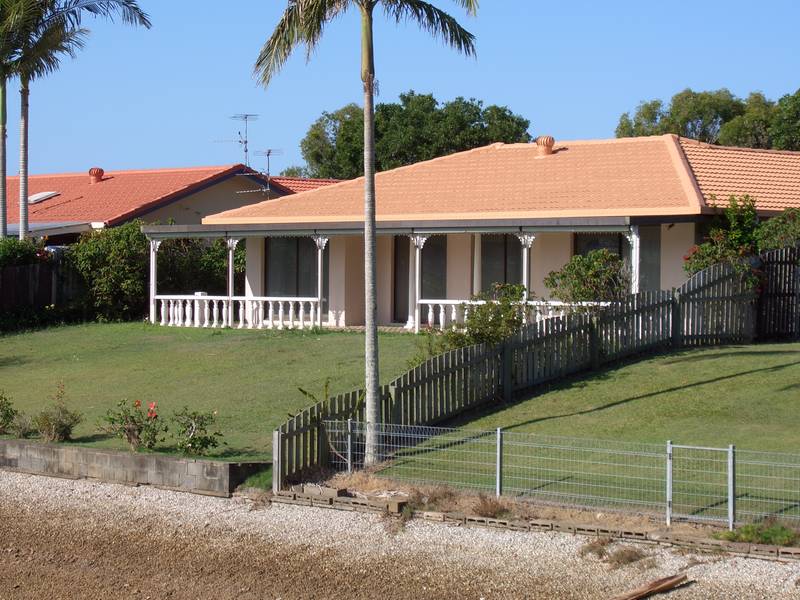 3 BEDROOM CANAL FRONT HOME!! PETS OK!! Picture 1